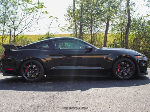 Used 2022 Ford Mustang Shelby GT500 w/ Carbon Fiber Track Pack image 9