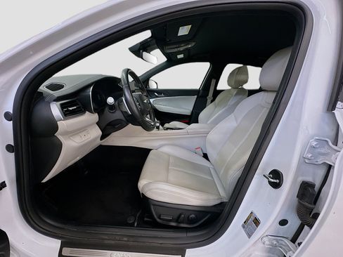 Used 2025 Genesis G70 2.5T image 13