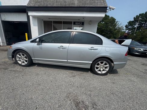 Used 2009 Honda Civic DX-VP image 1