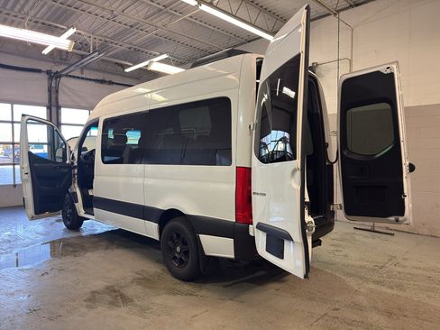 Used 2019 Mercedes-Benz Sprinter 2500 image 10