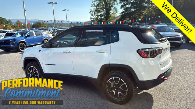 Used 2025 Jeep Compass Trailhawk AWD/4WD image 11