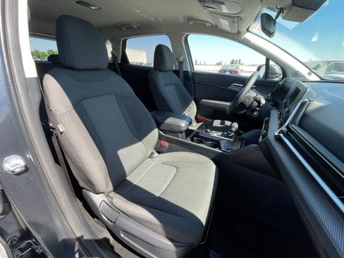 Used 2025 Kia Sportage LX image 35