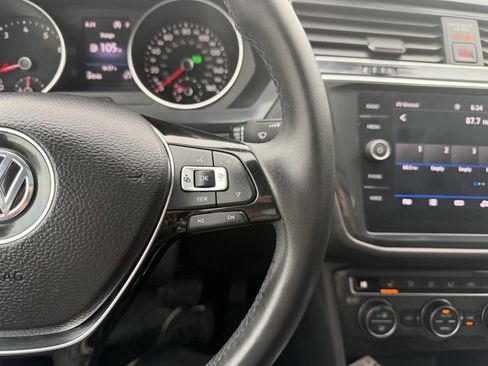 Used 2020 Volkswagen Tiguan SE w/ Panoramic Sunroof Package image 32