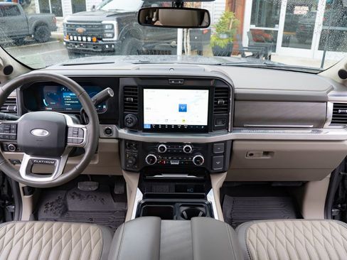 Used 2025 Ford F350 Platinum w/ Platinum Plus Package image 14