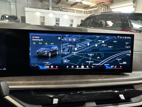 Used 2024 BMW X7 xDrive40i w/ M Sport Package AWD/4WD image 38