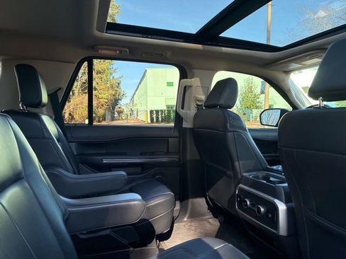 Used 2023 Ford Expedition XLT image 24