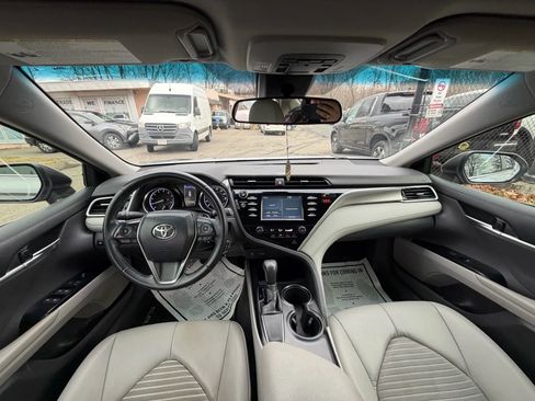 Used 2018 Toyota Camry SE w/ Moonroof Package image 21