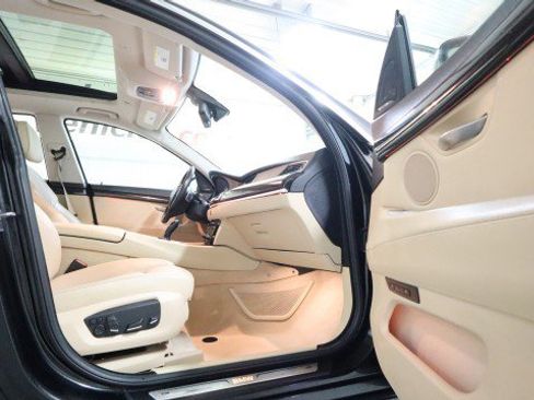 Used 2017 BMW 550i Gran Turismo xDrive image 10