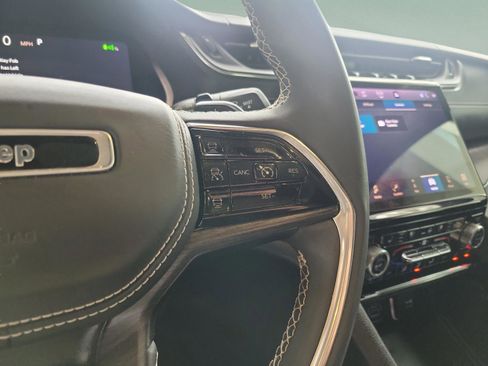 Used 2022 Jeep Grand Cherokee Overland w/ Luxury Tech Group IV image 25