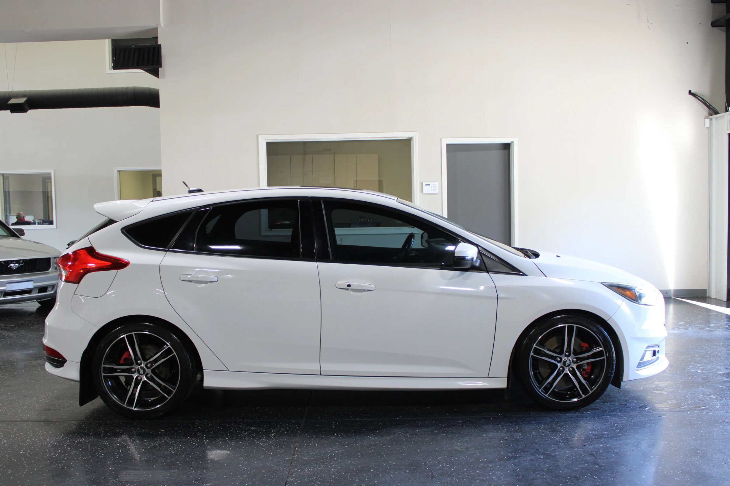 Used 2015 Ford Focus ST w/ Equipment Group 401A FWD image 2