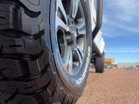 Used 2018 Toyota Tacoma TRD Sport image 9