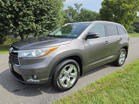 Used 2016 Toyota Highlander Limited AWD/4WD image 2