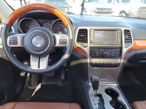 Used 2013 Jeep Grand Cherokee Overland w/ Advance Technology Group AWD/4WD image 17