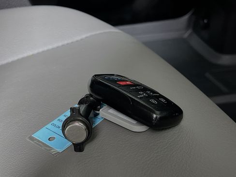 Used 2025 Toyota Sienna XLE FWD image 36