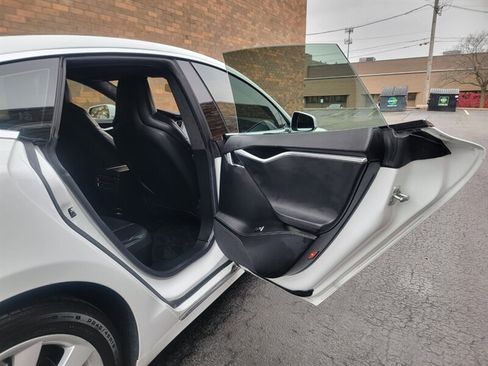 Used 2016 Tesla Model S image 23