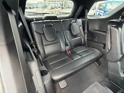 Used 2020 Ford Explorer XLT w/ Equipment Group 202A RWD image 18