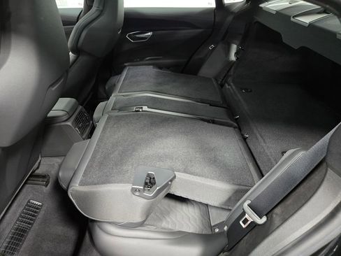 Used 2022 Audi e-tron GT Premium Plus image 38