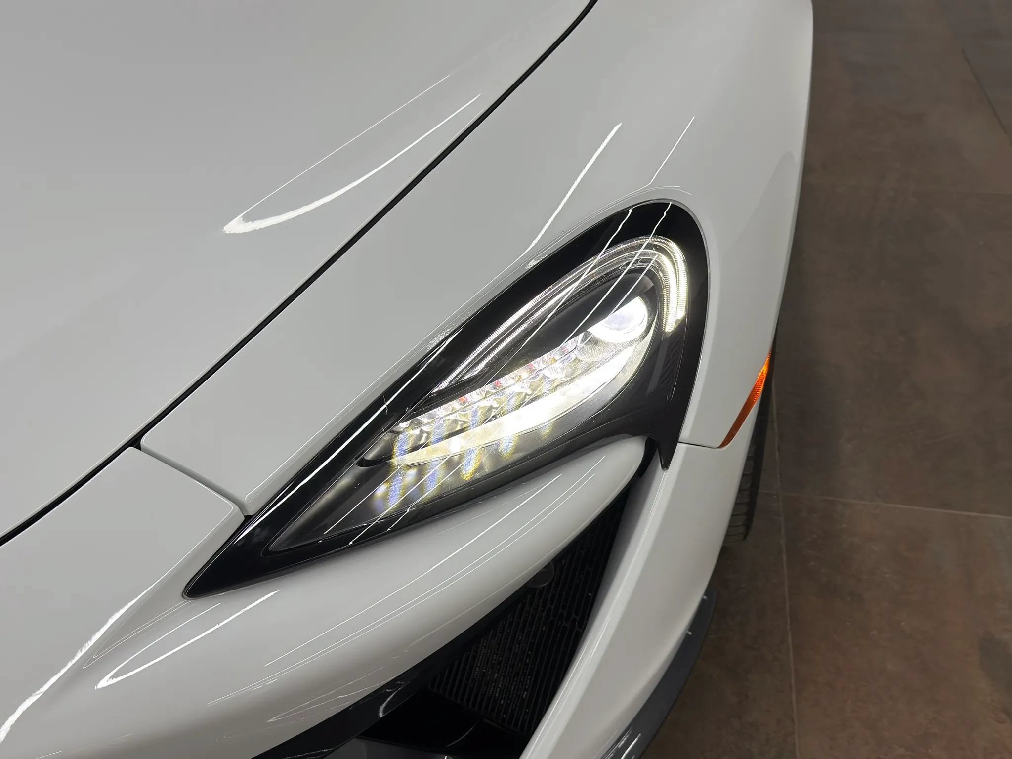 Used 2019 McLaren 570S Spider RWD image 34