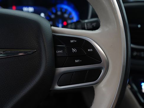 Used 2020 Chrysler Pacifica Limited w/ 8-pass Seating Package image 18