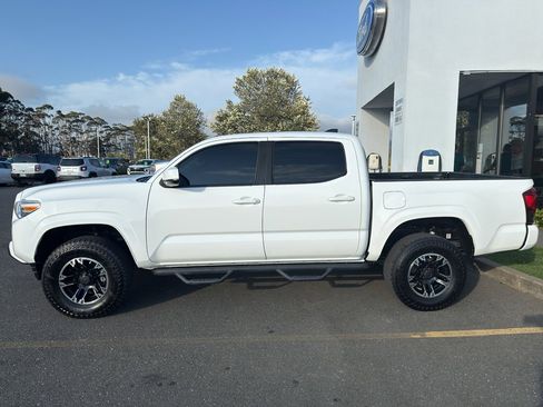 Used 2020 Toyota Tacoma SR image 2