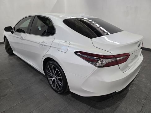 Used 2023 Toyota Camry XLE image 3