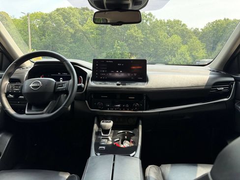 Used 2026 Nissan Rogue SL FWD image 36