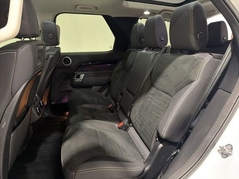 Used 2021 Land Rover Discovery S image 33