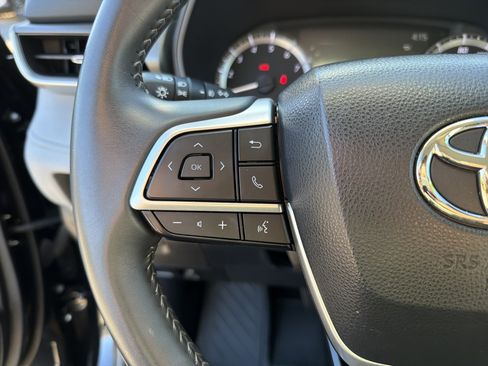 Used 2024 Toyota Highlander LE image 10