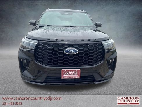 Used 2025 Ford Explorer ST-Line w/ ST-Line Street Pack AWD/4WD image 8