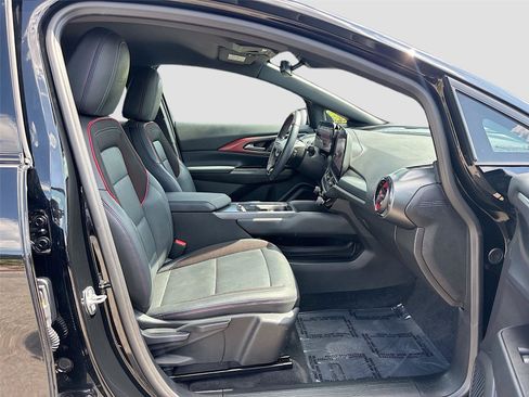 Used 2024 Chevrolet Equinox EV RS FWD image 28