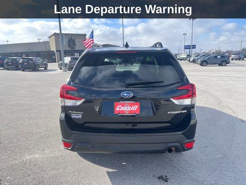 Used 2023 Subaru Forester Premium image 5