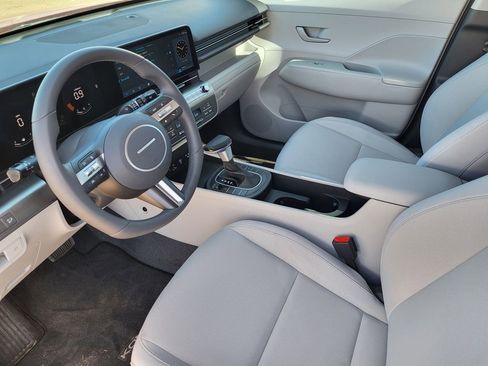 Used 2025 Hyundai Kona SEL image 13