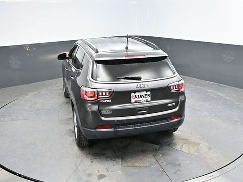Used 2018 Jeep Compass Latitude FWD image 37