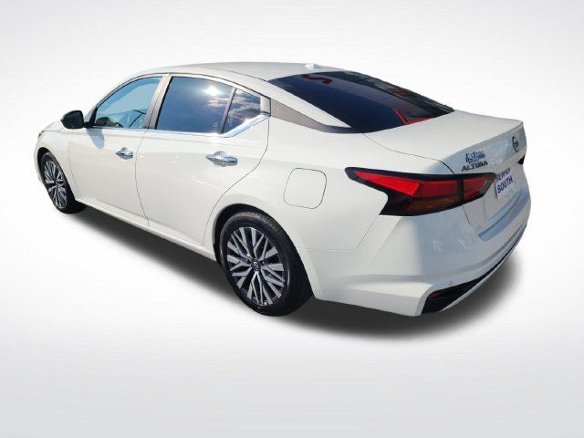Used 2025 Nissan Altima 2.5 SV FWD image 3
