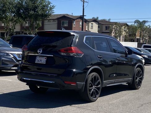Used 2017 Nissan Rogue S image 4