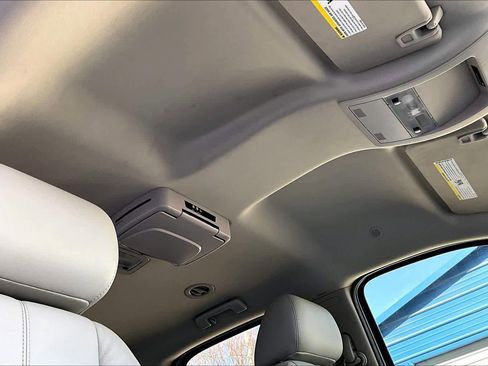 Used 2010 Chevrolet Suburban LT image 13