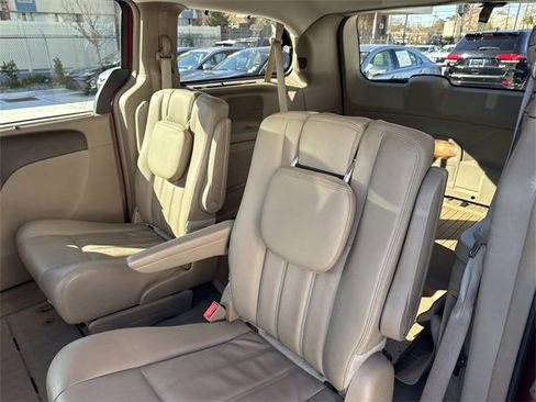 Used 2016 Chrysler Town & Country Touring w/ Driver Convenience Group image 15