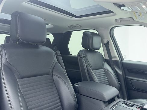 Used 2024 Land Rover Discovery S image 46