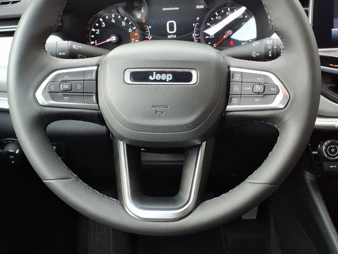 Used 2025 Jeep Compass Limited AWD/4WD image 13