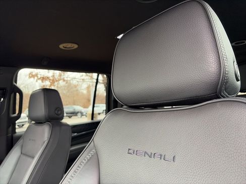 Used 2022 GMC Yukon XL Denali image 22