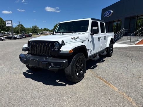 Used 2023 Jeep Gladiator Sport AWD/4WD image 2