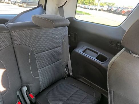 Used 2023 GMC Acadia SLE w/ Driver Convenience Package AWD/4WD image 16