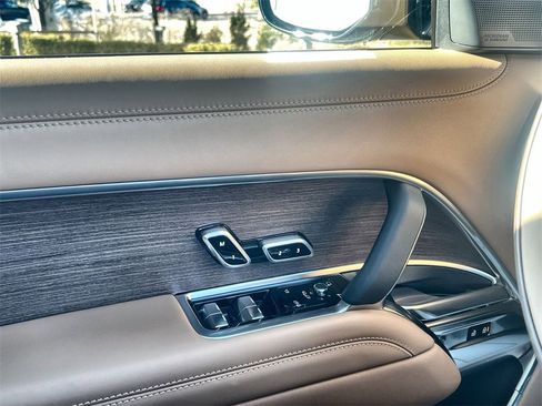 New 2026 Land Rover Range Rover SE image 21