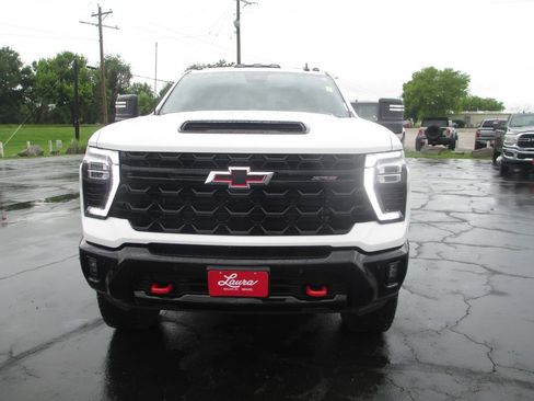Used 2026 Chevrolet Silverado 2500 ZR2 AWD/4WD image 13