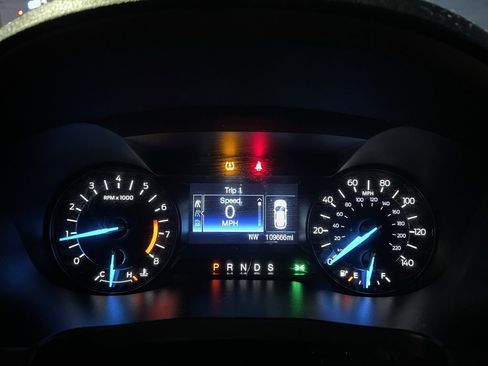 Used 2017 Ford Explorer XLT image 11