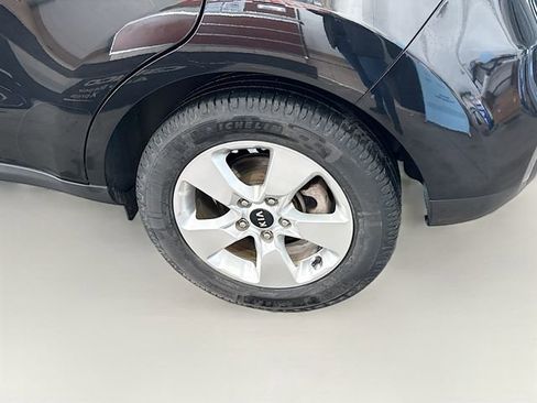 Used 2017 Kia Soul image 28