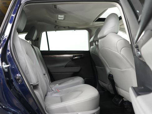 Used 2026 Toyota Highlander Limited image 13