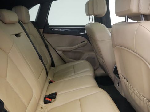 Certified 2022 Porsche Macan image 29