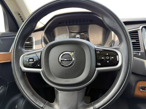 Used 2022 Volvo XC90 T6 Momentum w/ Climate Package image 12