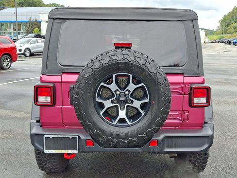 Used 2022 Jeep Wrangler Unlimited Rubicon w/ Cold Weather Group image 7